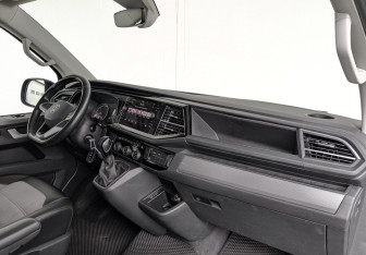 Подержанный автомобиль Volkswagen Multivan 2020 года (15 фото)