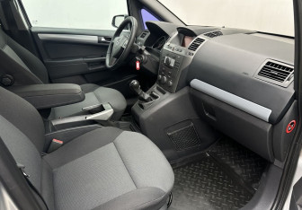 Подержанный автомобиль Opel Zafira Compactvan 2007 года (13 фото)