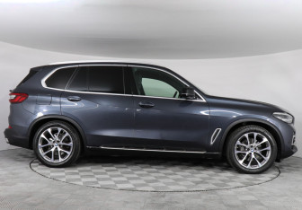 Подержанный автомобиль BMW X5 2019 года (6 фото)
