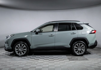 Подержанный автомобиль Toyota RAV4 2020 года (8 фото)