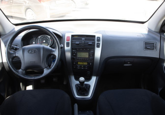 Подержанный автомобиль Hyundai Tucson 2008 года (11 фото)
