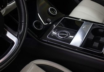 Подержанный автомобиль Land Rover Range Rover Velar 2020 года (13 фото)