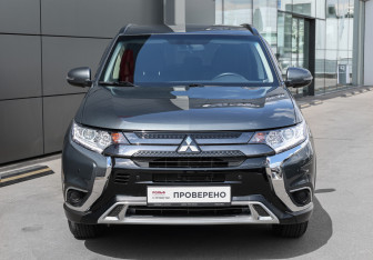Подержанный автомобиль Mitsubishi Outlander 2021 года (2 фото)
