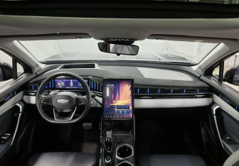 Подержанный автомобиль Geely Atlas 2024 года (11 фото)