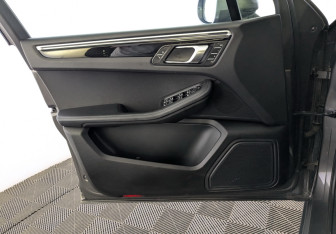 Подержанный автомобиль Porsche Macan 2014 года (20 фото)