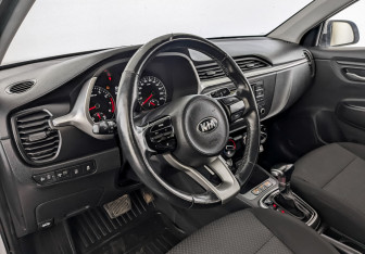 Подержанный автомобиль Kia Rio Hatchback 2021 года (16 фото)