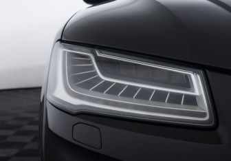 Подержанный автомобиль Audi A8 2016 года (25 фото)
