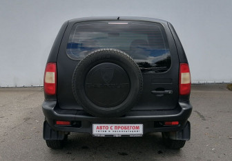 Подержанный автомобиль Chevrolet Niva 2008 года (6 фото)