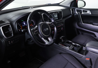 Подержанный автомобиль Kia Sportage 2019 года (15 фото)