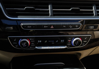Подержанный автомобиль Audi Q7 2016 года (25 фото)