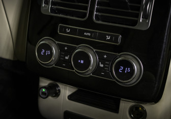 Подержанный автомобиль Land Rover Range Rover 2014 года (17 фото)