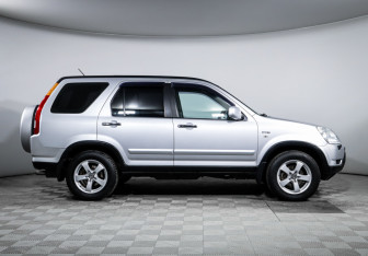 Подержанный автомобиль Honda CR-V 2004 года (4 фото)