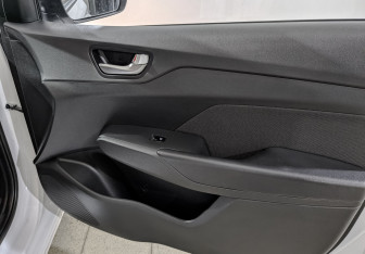 Подержанный автомобиль Hyundai Solaris Sedan 2022 года (25 фото)