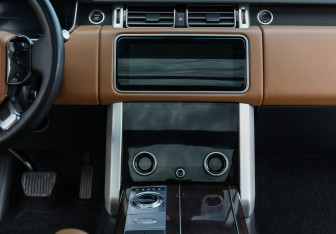 Подержанный автомобиль Land Rover Range Rover 2018 года (15 фото)