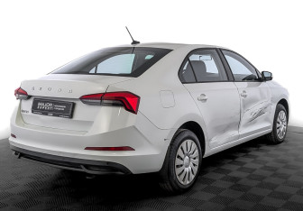 Подержанный автомобиль Skoda Rapid Liftback 2021 года (5 фото)