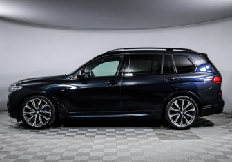 Подержанный автомобиль BMW X7 2019 года (8 фото)