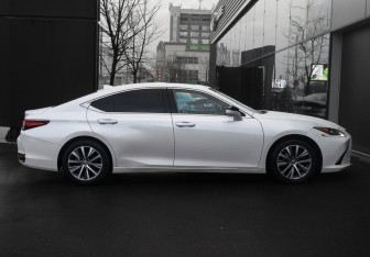 Подержанный автомобиль Lexus ES 2018 года (4 фото)
