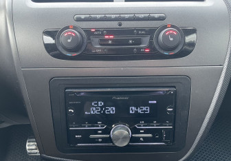 Подержанный автомобиль SEAT Leon Hatchback 2011 года (15 фото)