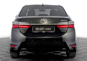 Подержанный автомобиль Toyota Corolla Sedan 2018 года (6 фото)
