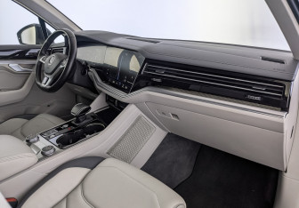 Подержанный автомобиль Volkswagen Touareg 2018 года (13 фото)