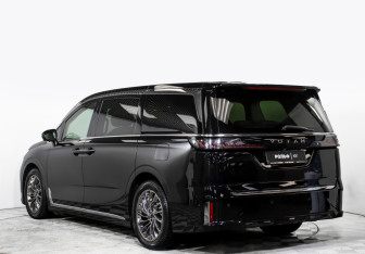 Подержанный автомобиль Voyah Dream 2023 года (7 фото)