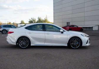 Новый Toyota Camry Sedan 2024 (4 фото)