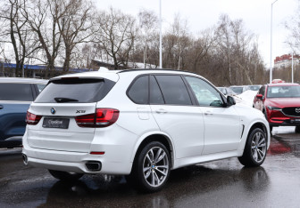 Подержанный автомобиль BMW X5 2016 года (5 фото)