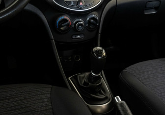 Подержанный автомобиль Hyundai Solaris Sedan 2016 года (8 фото)