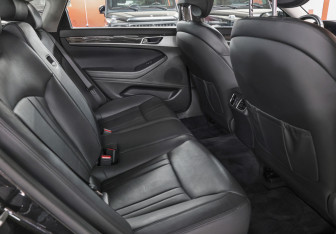 Подержанный автомобиль Genesis G80 2019 года (12 фото)
