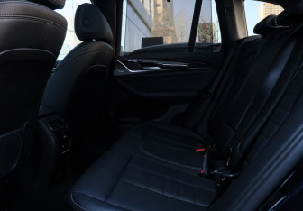 Подержанный автомобиль BMW X3 2022 года (10 фото)