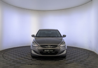Подержанный автомобиль Hyundai Solaris Sedan 2011 года (2 фото)