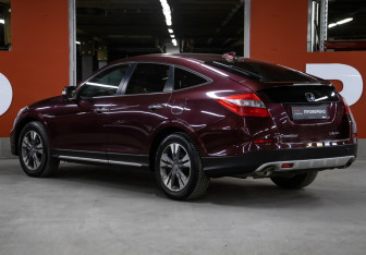 Подержанный автомобиль Honda Crosstour 2012 года (7 фото)