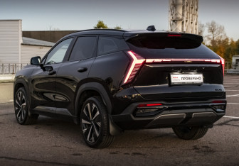 Подержанный автомобиль Geely Atlas 2024 года (7 фото)