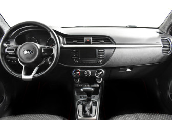 Подержанный автомобиль Kia Rio Sedan 2017 года (9 фото)