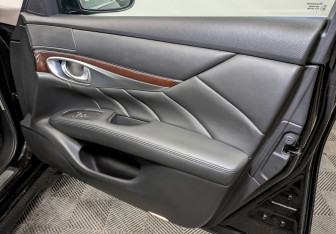 Подержанный автомобиль Infiniti M Sedan 2013 года (25 фото)