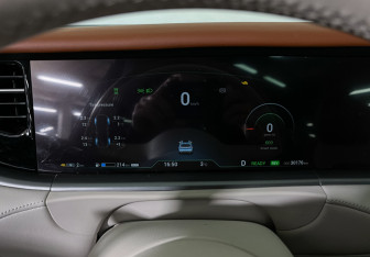 Подержанный автомобиль Voyah Free 2023 года (16 фото)