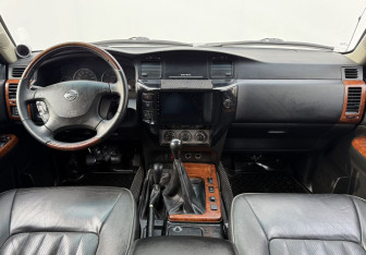 Подержанный автомобиль Nissan Patrol 2008 года (13 фото)