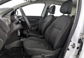 Подержанный автомобиль Renault Logan Sedan 2022 года (20 фото)