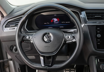 Подержанный автомобиль Volkswagen Tiguan 2018 года (15 фото)