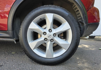 Подержанный автомобиль Nissan Juke 2012 года (19 фото)