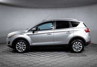 Подержанный автомобиль Ford Kuga 2010 года (8 фото)