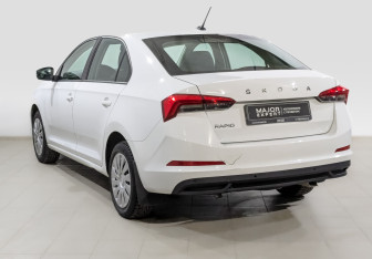 Подержанный автомобиль Skoda Rapid Liftback 2021 года (7 фото)