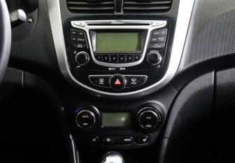 Подержанный автомобиль Hyundai Solaris Hatchback 2012 года (8 фото)