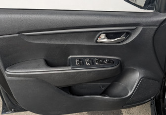 Подержанный автомобиль Kia Rio Hatchback 2021 года (17 фото)