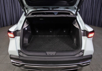 Подержанный автомобиль Omoda C5 2024 года (10 фото)