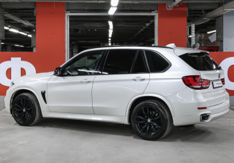 Подержанный автомобиль BMW X5 2017 года (7 фото)