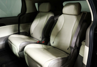 Подержанный автомобиль Kia Carnival 2020 года (15 фото)