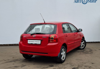 Подержанный автомобиль Toyota Corolla Hatchback 2004 года (5 фото)
