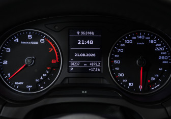 Подержанный автомобиль Audi A3 Sedan 2016 года (12 фото)