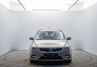 Подержанный автомобиль Kia Ceed Wagon 2010 года (2 фото)